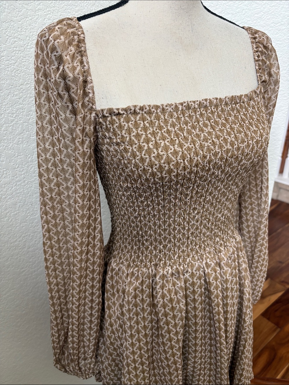 Kourt Calypso Smocked Lurex Mini Dress Gold Shimmer Puff Sleeve Size Small - Picture 4 of 8